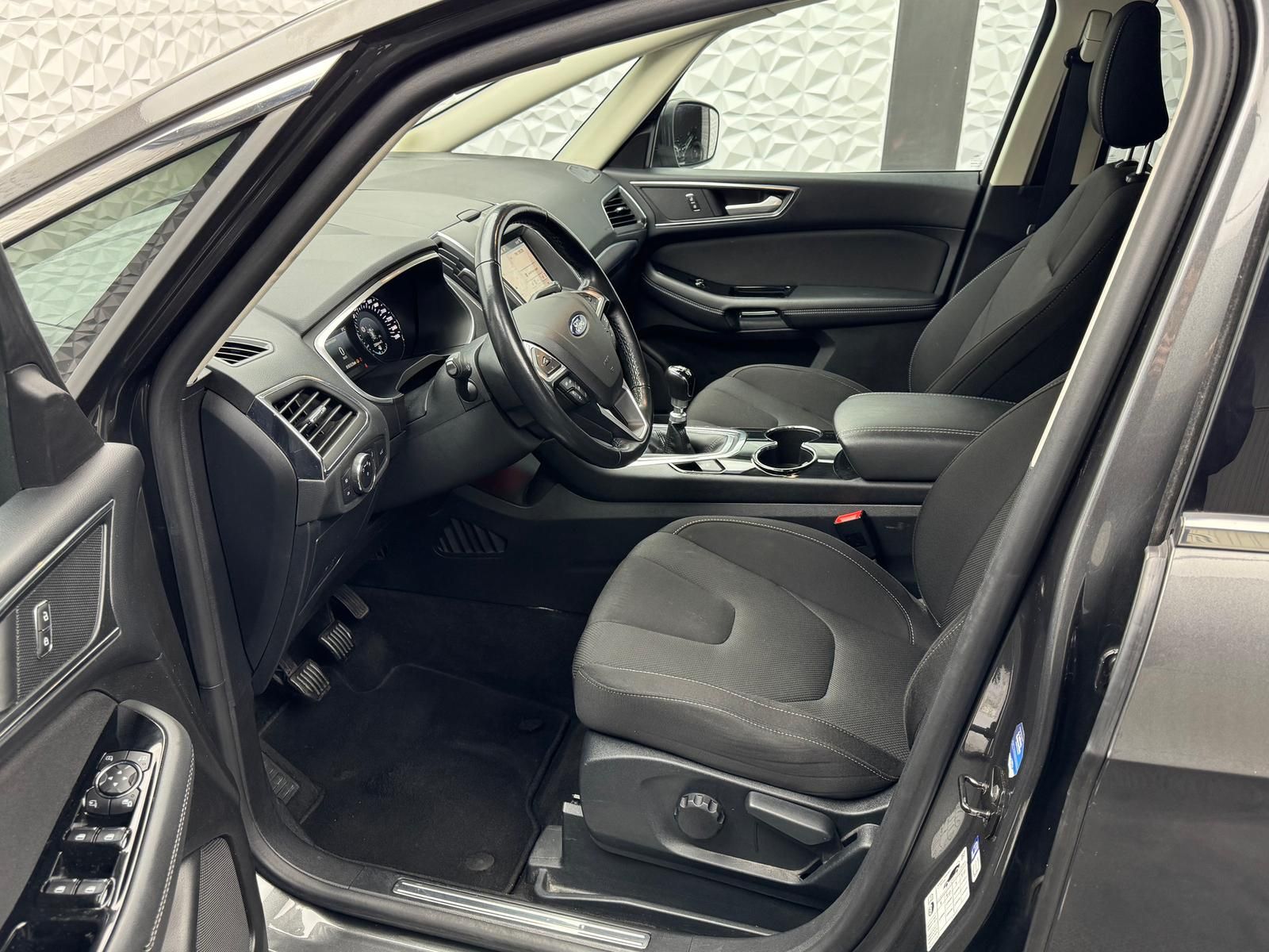 Fahrzeugabbildung Ford S-MAX 1.5 TITANIUM/7-SITZE/KEYLES/RCAM/NAV/PDC