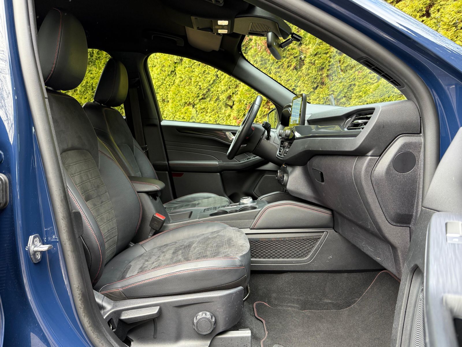 Fahrzeugabbildung Ford Kuga 2.0 PHEV ST-Line X LED+NAVI+SHZ+KAM+AHK+HuD