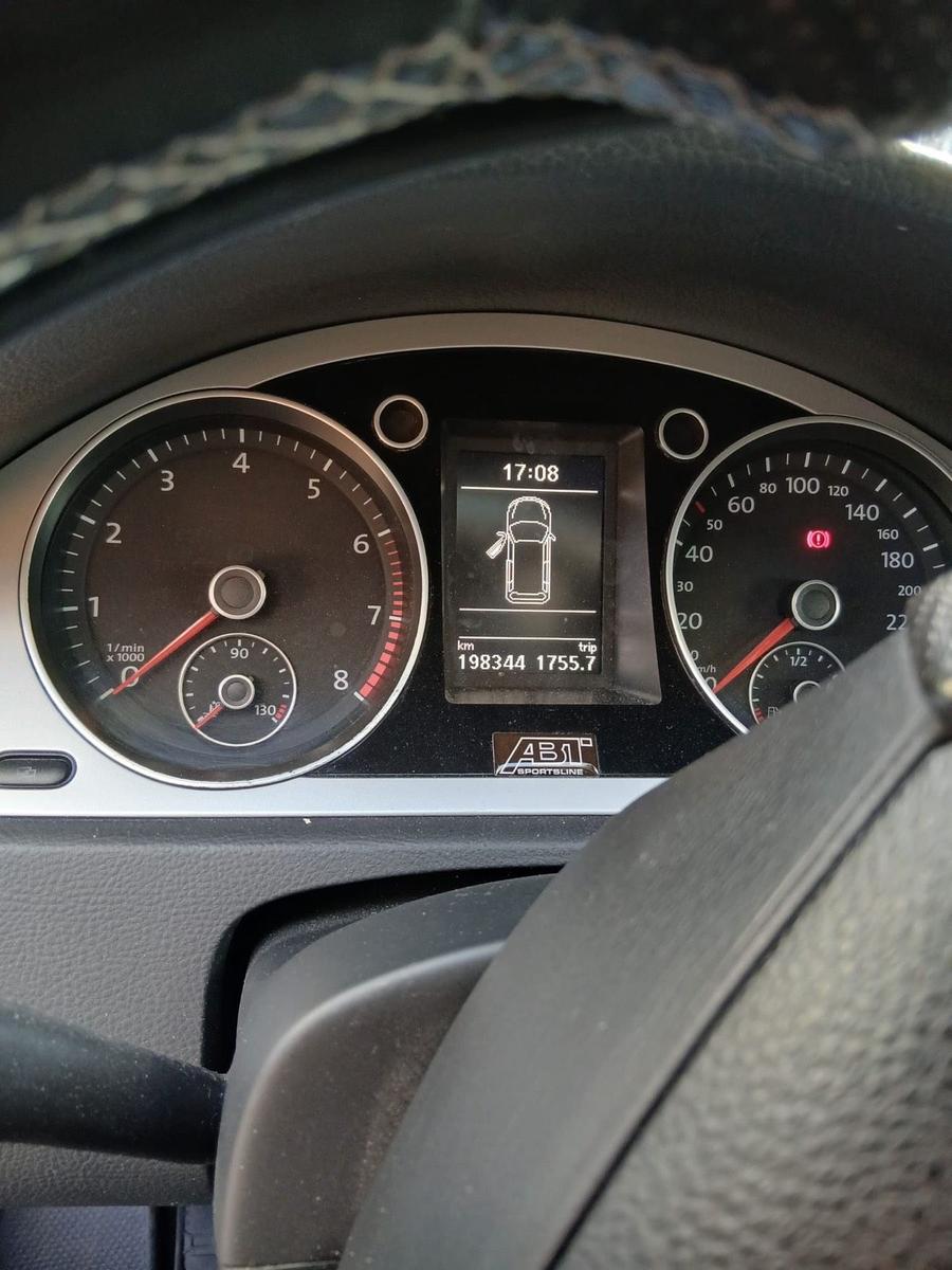Volkswagen Passat 2010 — photo 8