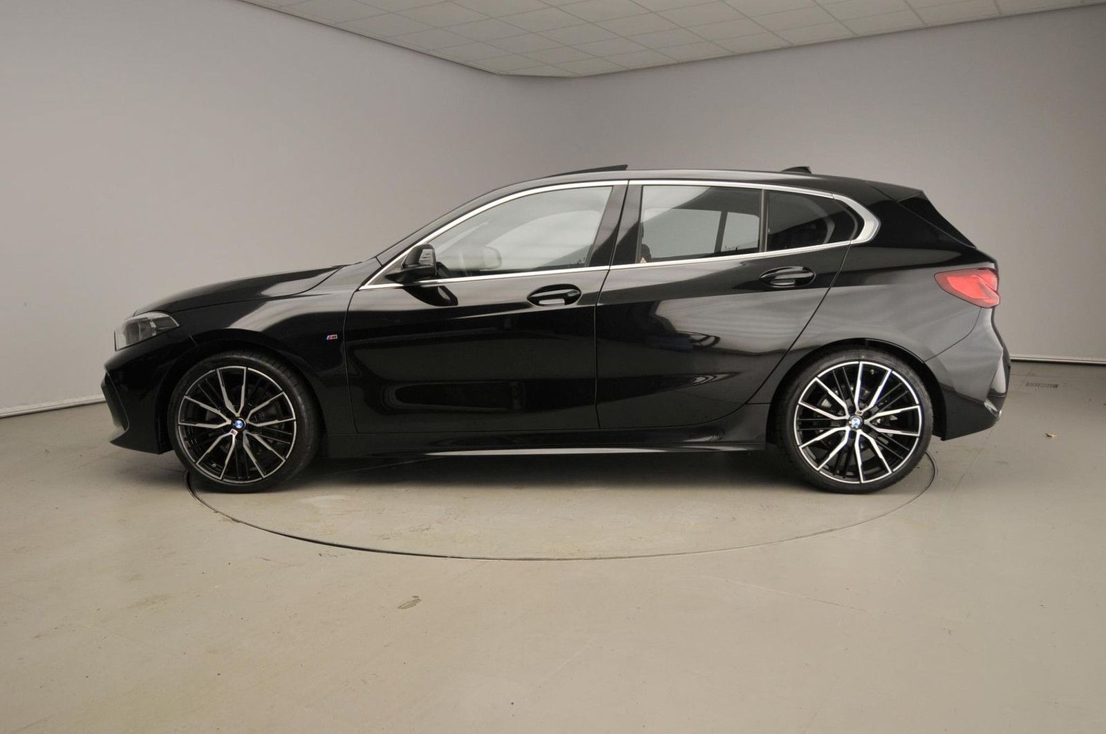 BMW 118 1 Serie 5-türig 118i | M-Sportpakket | LED | imagem 2