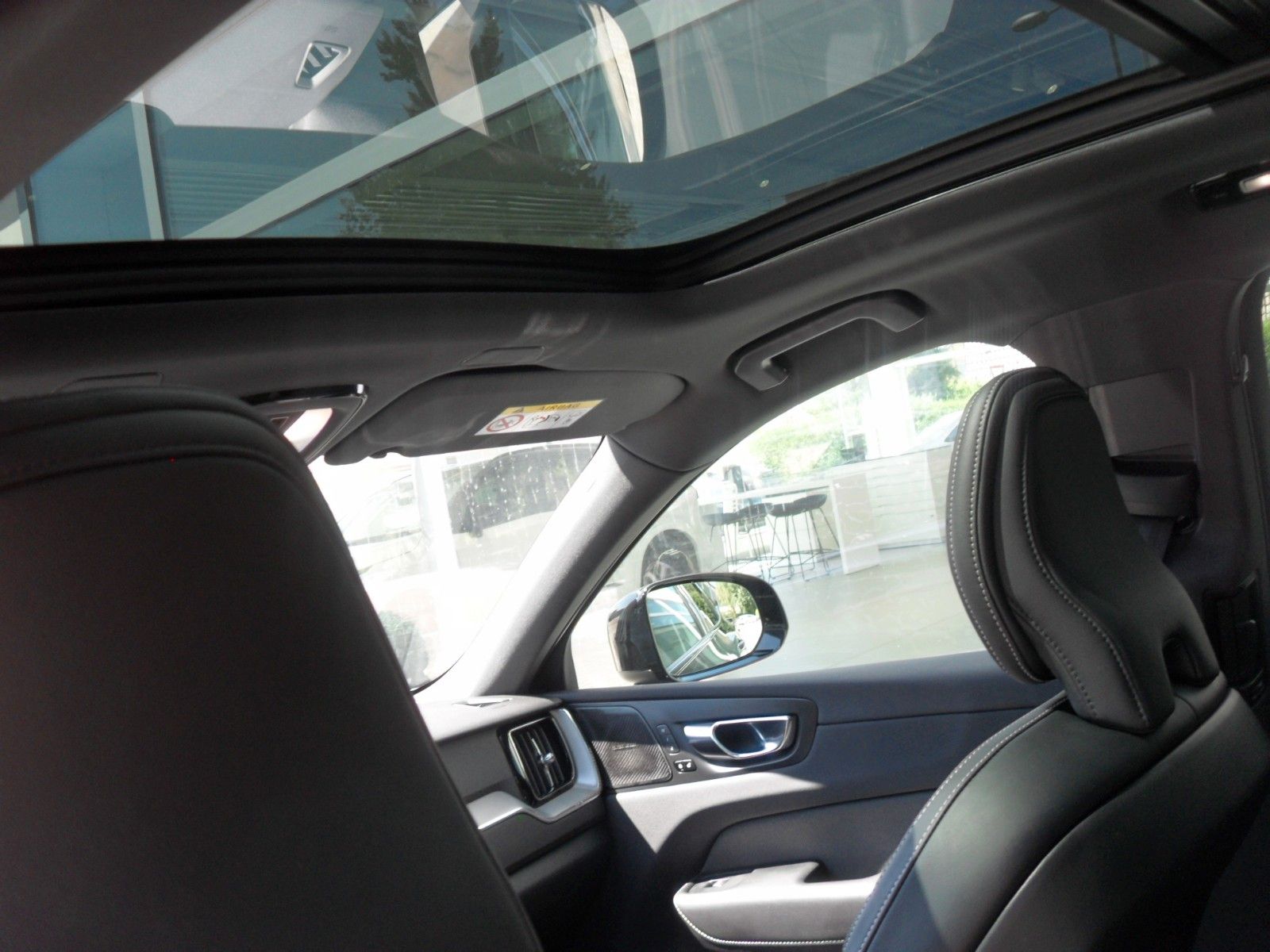 Fahrzeugabbildung Volvo XC 60 T8 R- Design Plug-In Hybrid AWD | Head Up