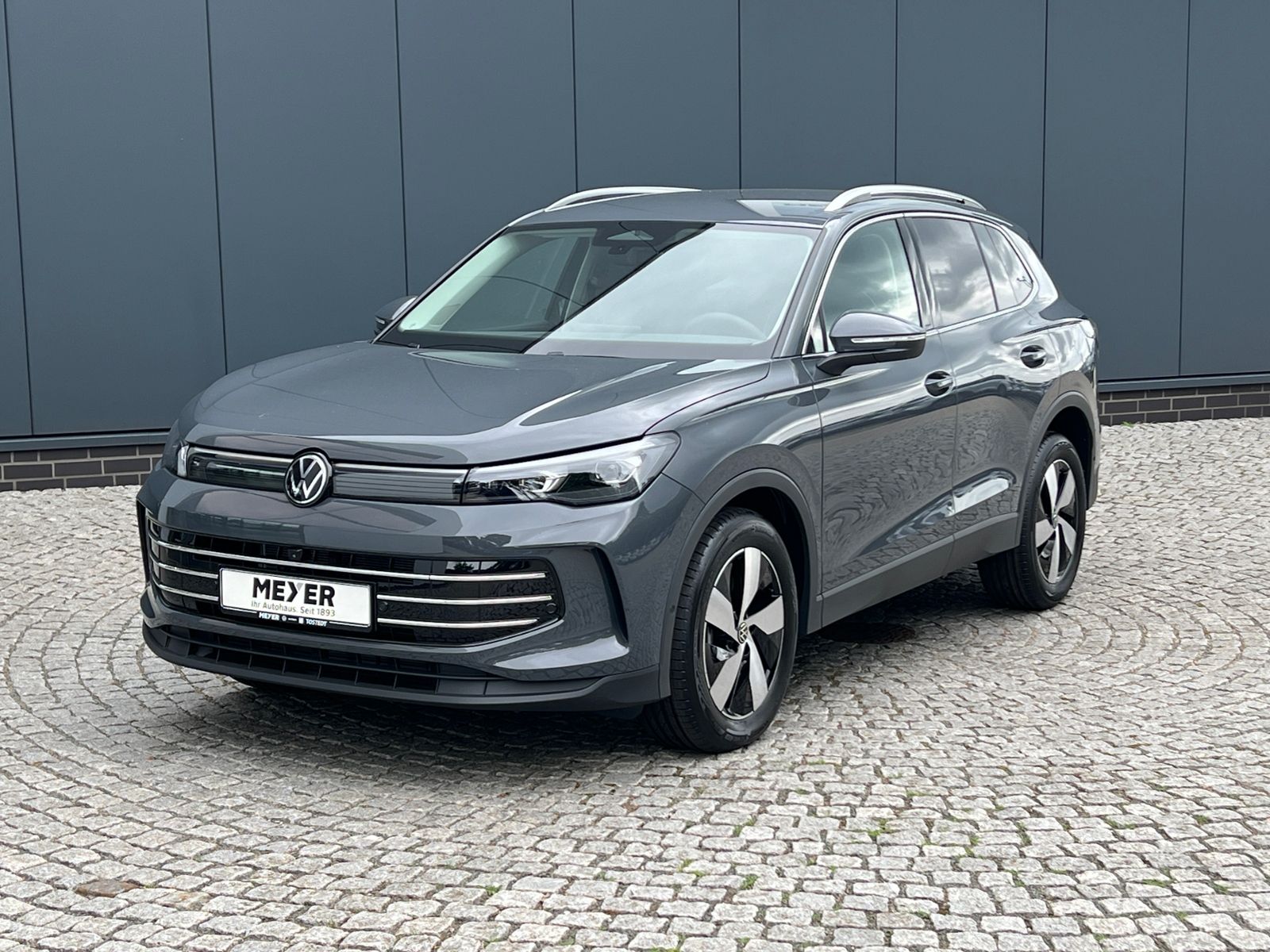 Fahrzeugabbildung Volkswagen Tiguan Elegance 2.0 TDI DSG *AHK, IQ.Light, 18'-