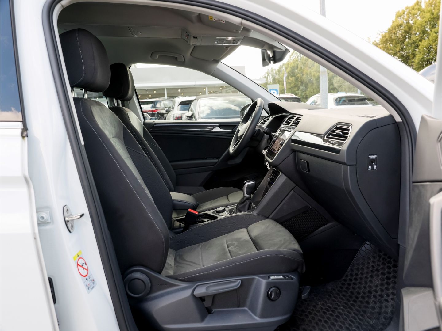 Volkswagen Tiguan ELEGANCE 2.0 TSI DSG 4M STANDHZ NAVI RFK foto 3