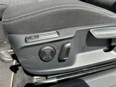 Fahrzeugabbildung Volkswagen Passat Variant 2.0 TDI DSG R-Line LED ACC Kamera