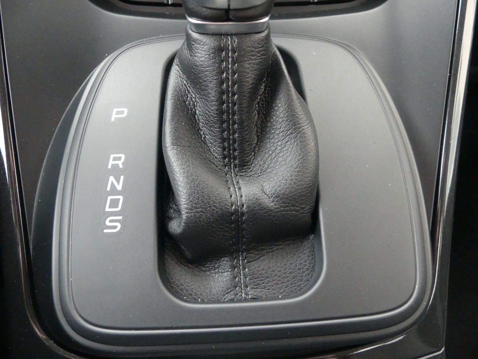 Fahrzeugabbildung Ford Kuga Titanium*Kamera*8-fach bereift