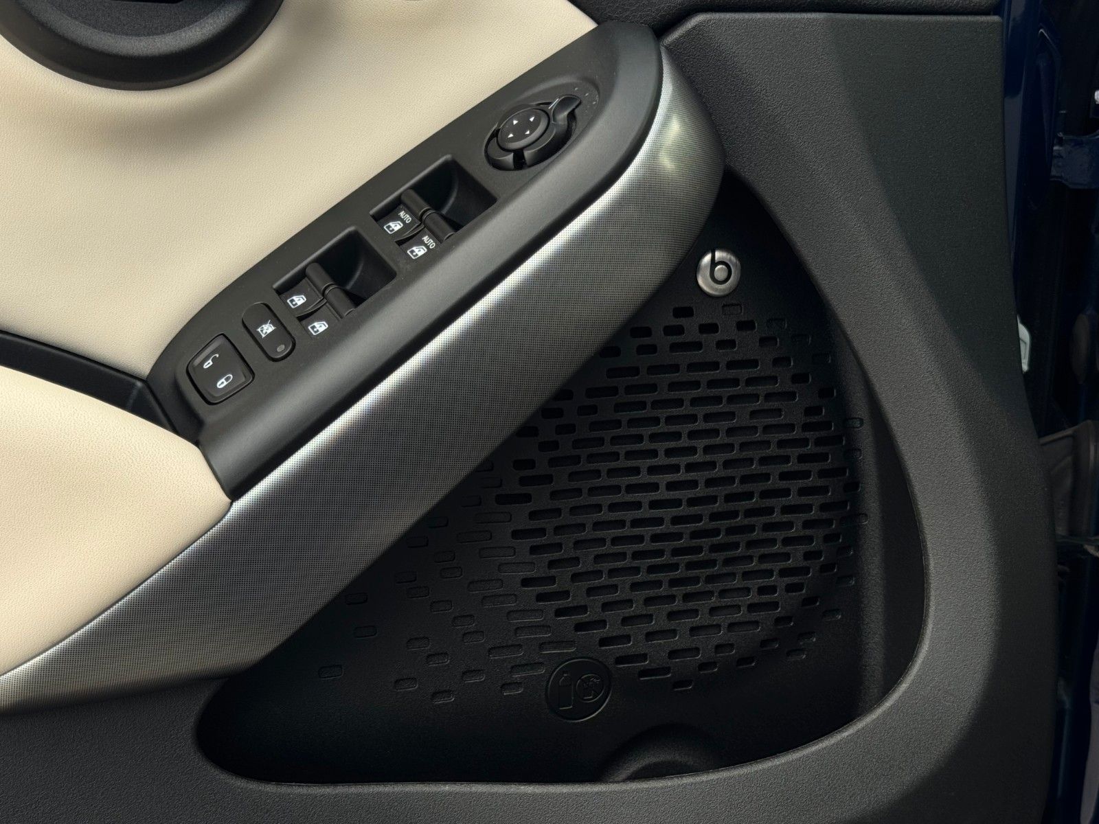 Fahrzeugabbildung Fiat 500X 1.3 FF Yacht Club Capri Faltdach CarPl. CAM