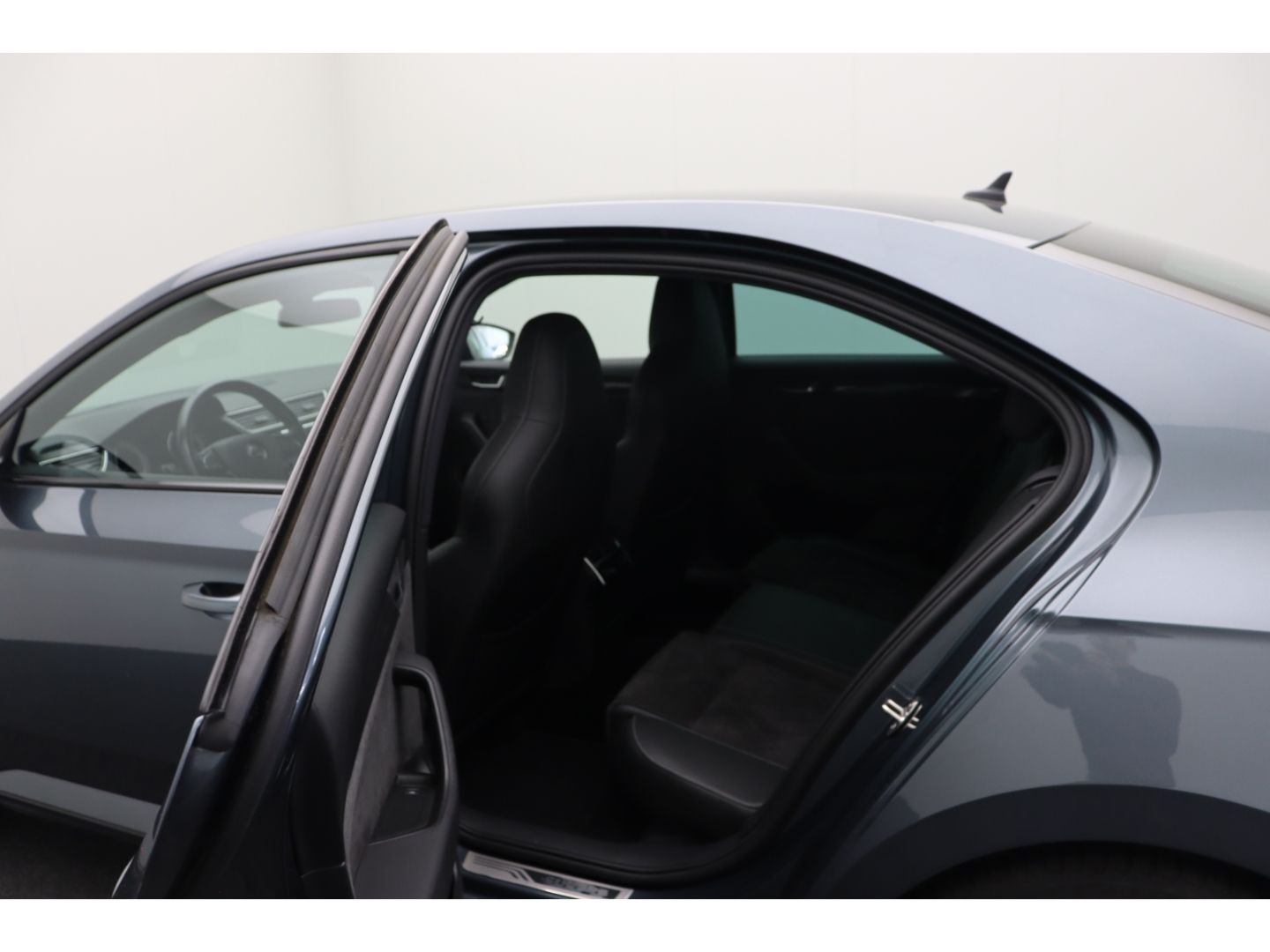 Fahrzeugabbildung SKODA Superb SportLine 4x4 Sportline Canton ACC AHK
