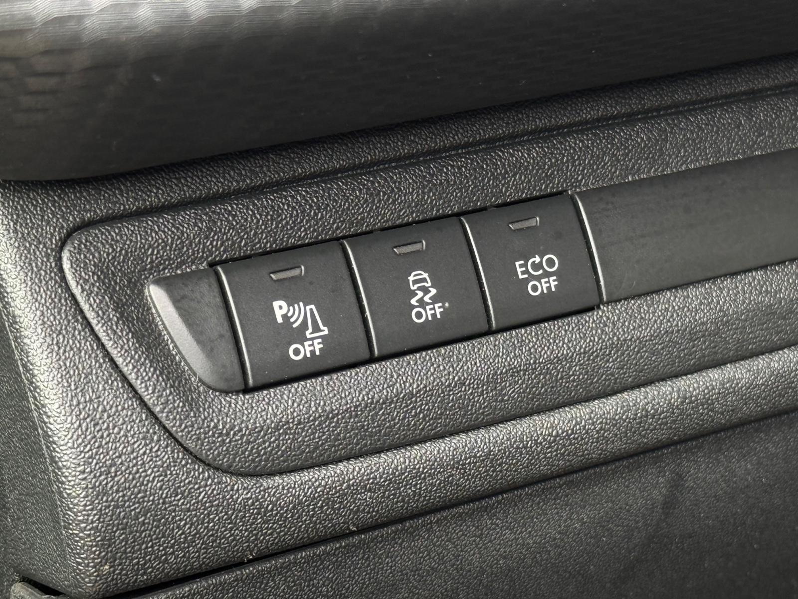 Peugeot 2008 Style*2.HAND*NUR 87TKM*PANO*NAVI*TEMPO*PDC