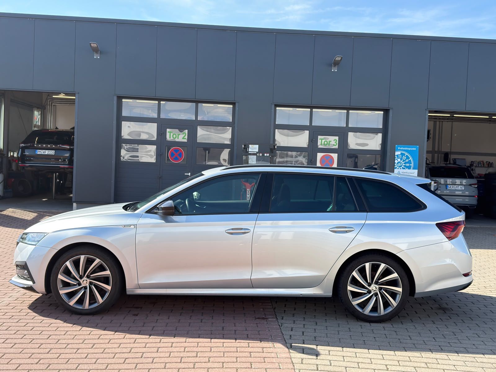 Fahrzeugabbildung SKODA Octavia Combi Sportline*PANO