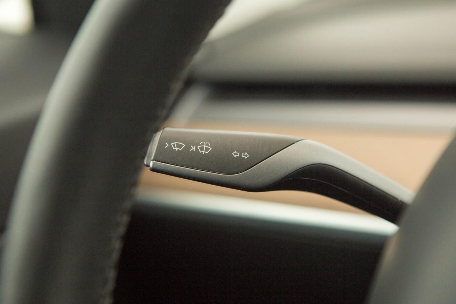 TESLA MODEL 3 PERFORMANCE 483CH - 1ERE MAIN - HAYON ÉLECTRIQUE - TOIT PANORAMIQUE