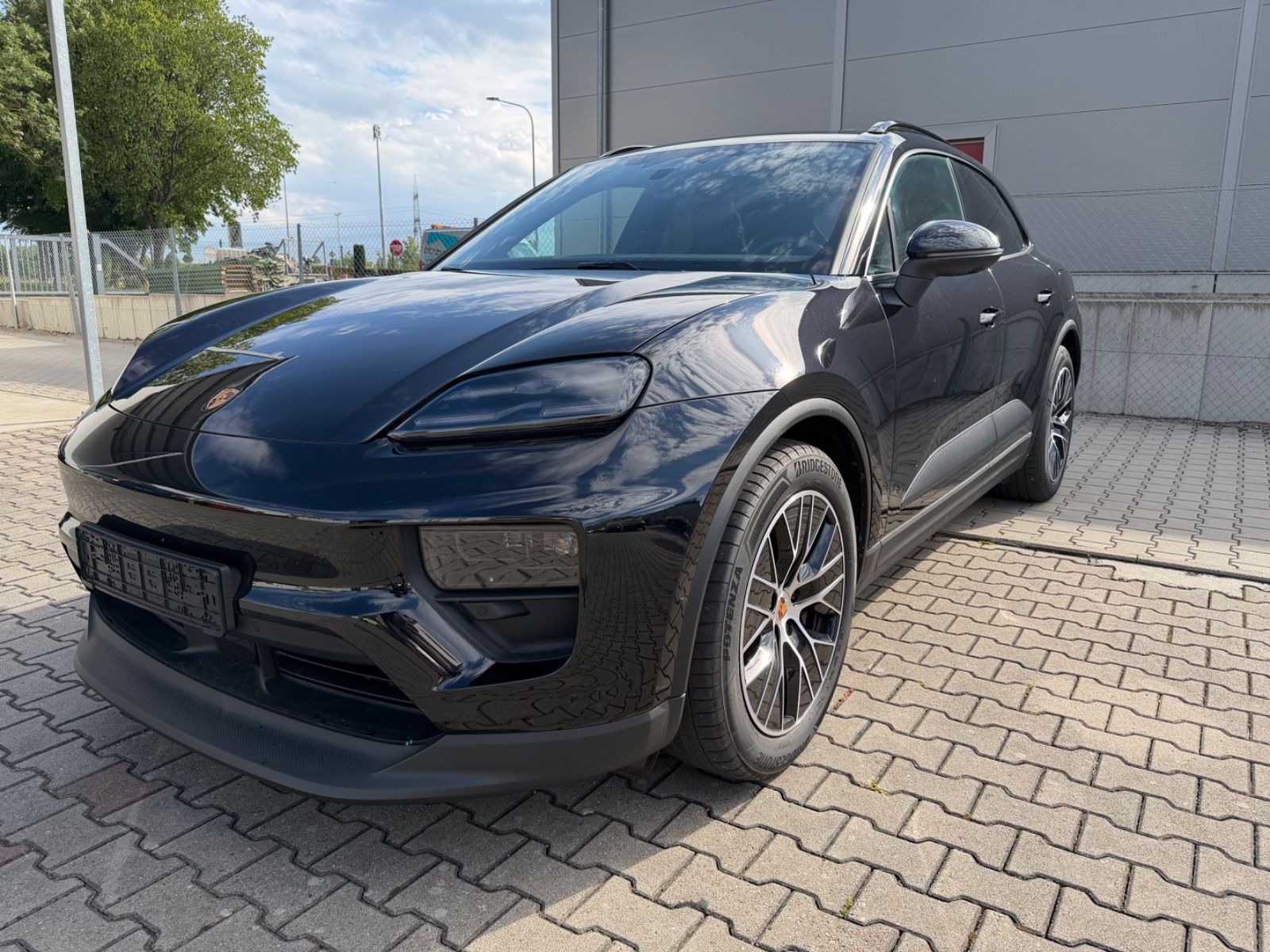 PORSCHE Macan Electric BOSE*AHK*PANORAMA*