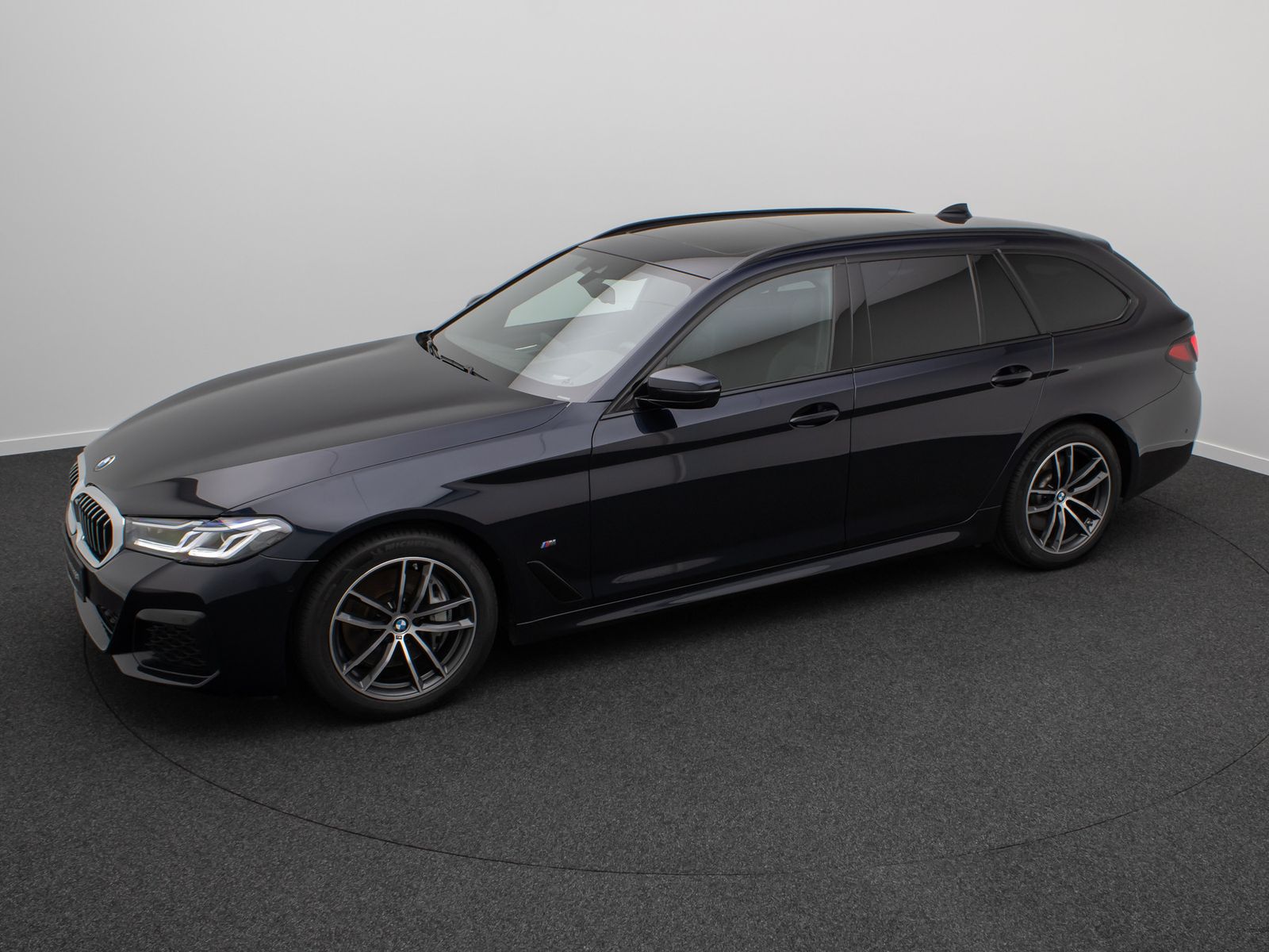 Fahrzeugabbildung BMW 530d M Sport DAB Laser AHK 4xKlima HUD Panorama