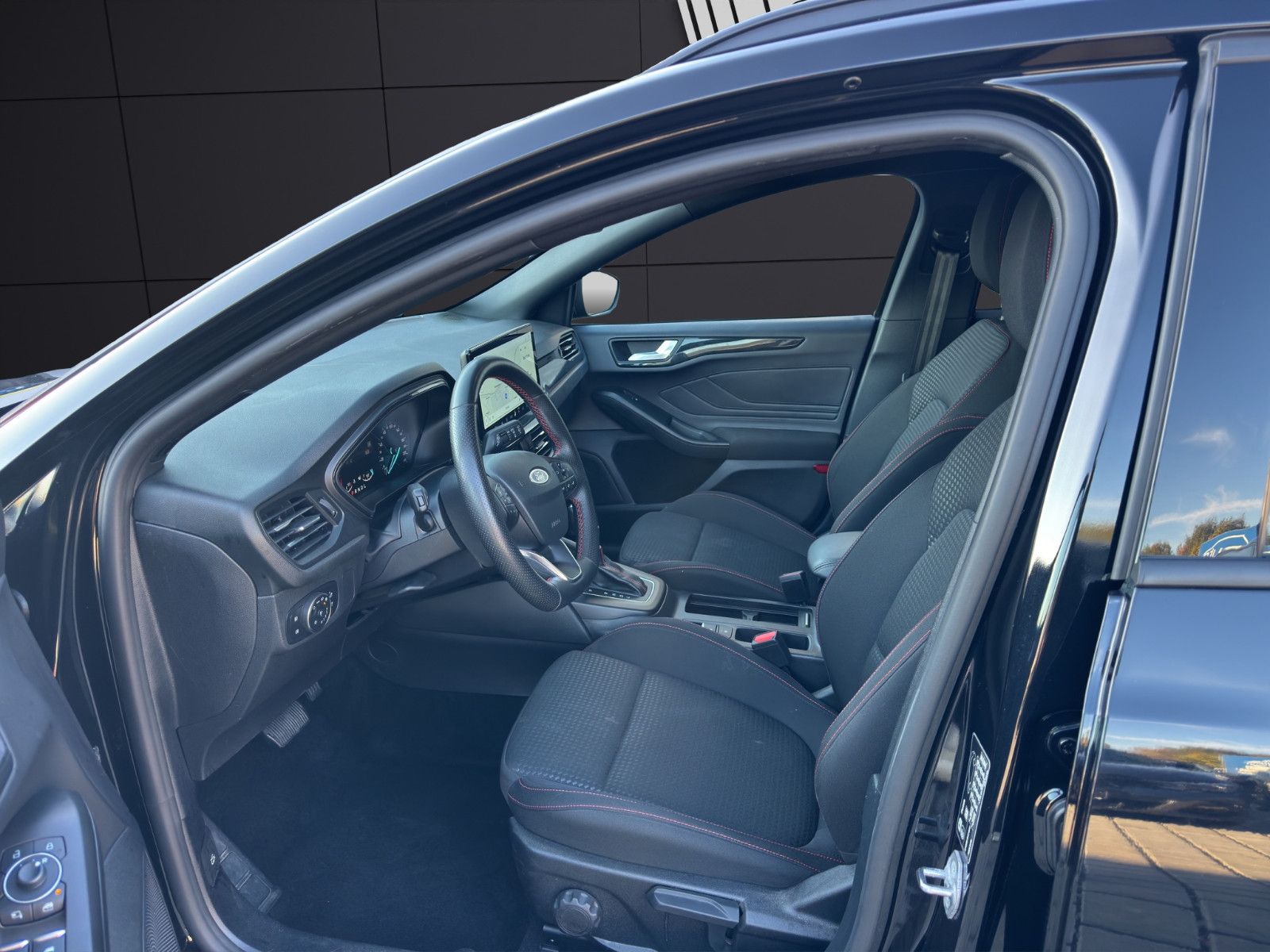 Fahrzeugabbildung Ford Focus Turnier ST-Line/Keyless/ACC/Winter Paket