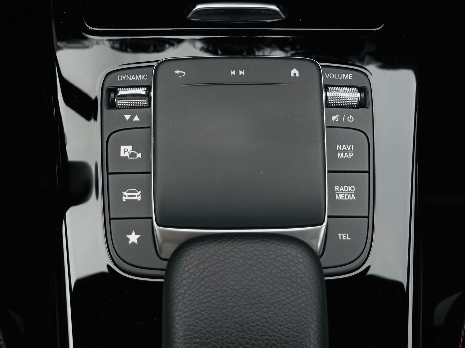 Fahrzeugabbildung Mercedes-Benz CLA 200 Shooting Brake AMG, Comand, LED, Easy Pa