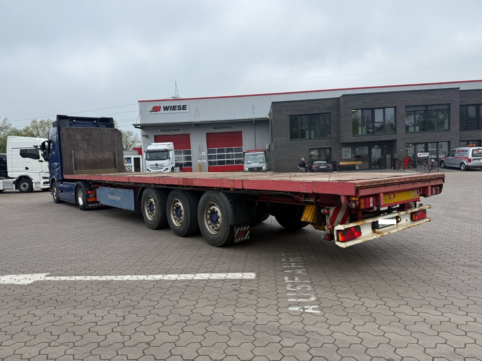 Fahrzeugabbildung Schwarzmüller SPA 3/E Plattform Auflieger mit Schwerlastwinden