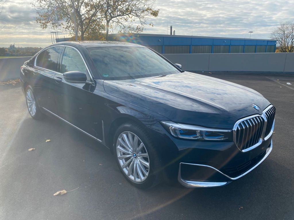 2019 BMW 745