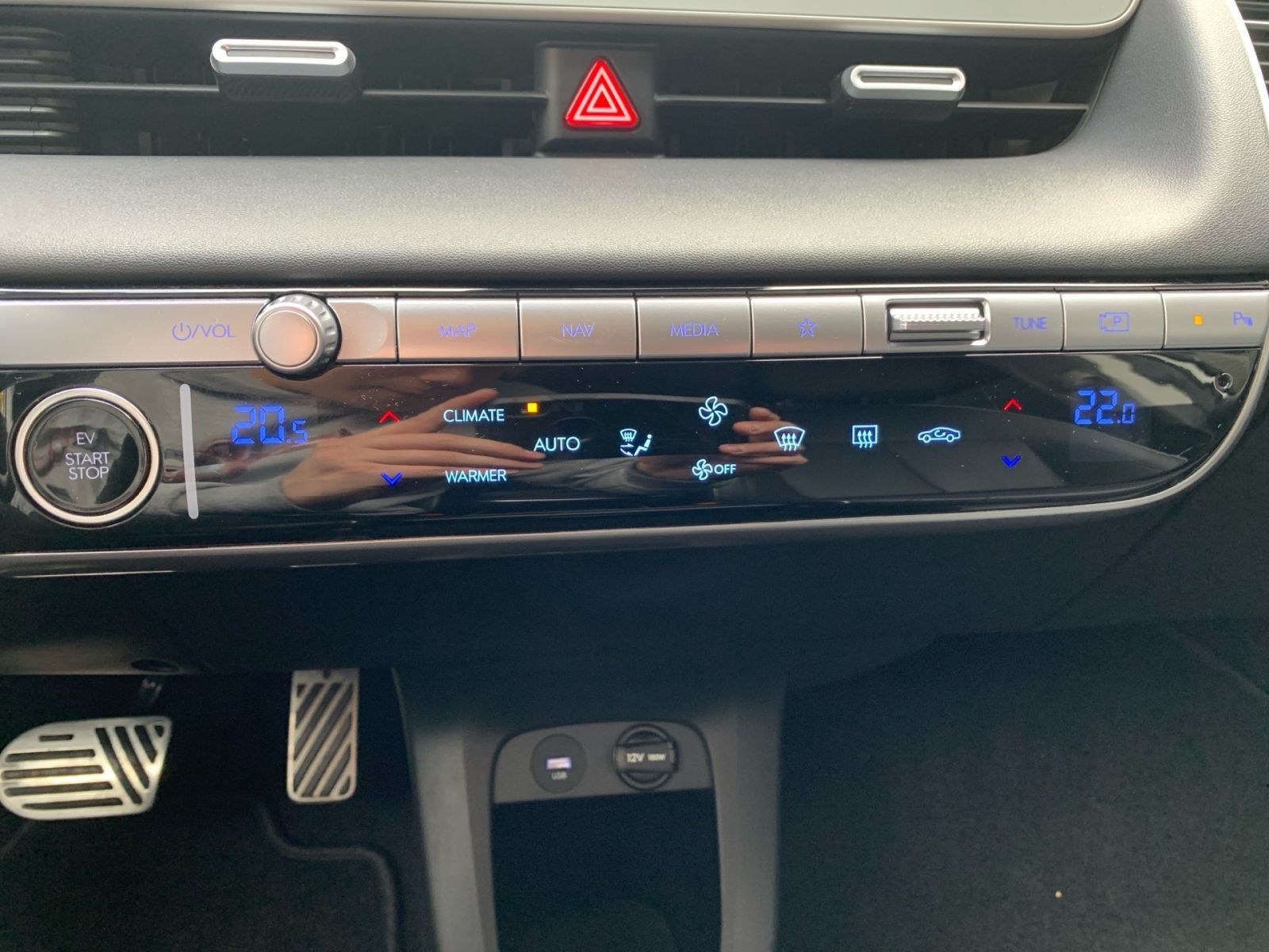 Fahrzeugabbildung Hyundai IONIQ 5 Uniq 72,6 kWh AHK 4WD Relax Solar