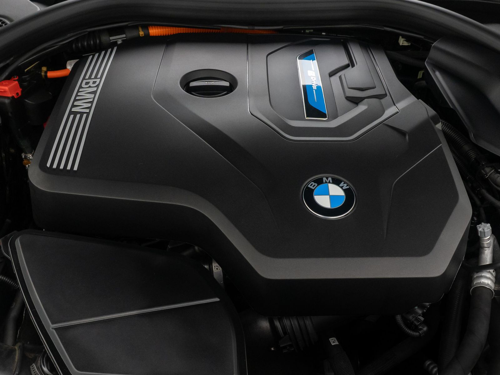 Fahrzeugabbildung BMW 530e xD Panorama 360&deg;DAB HiFi 4xKlima AHK Alarm