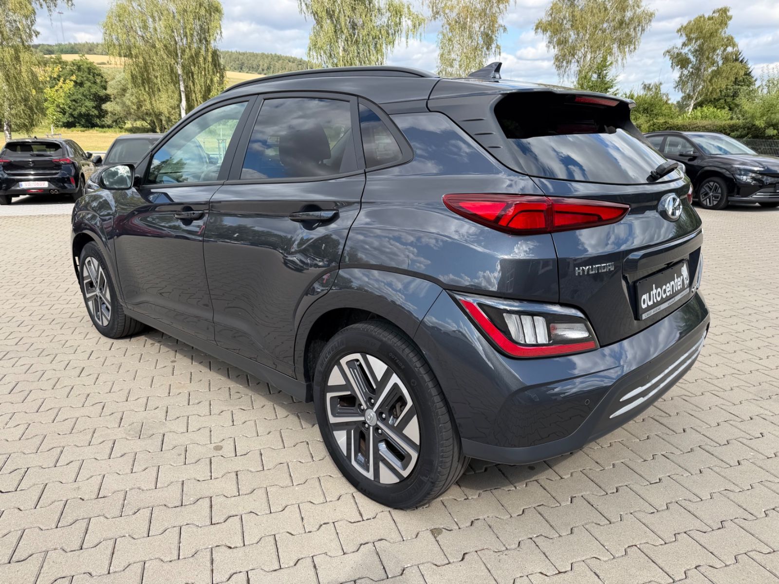 Fahrzeugabbildung Hyundai Kona Elektro°64 kWh°AHK°Navi°Kamera°SOH 97%