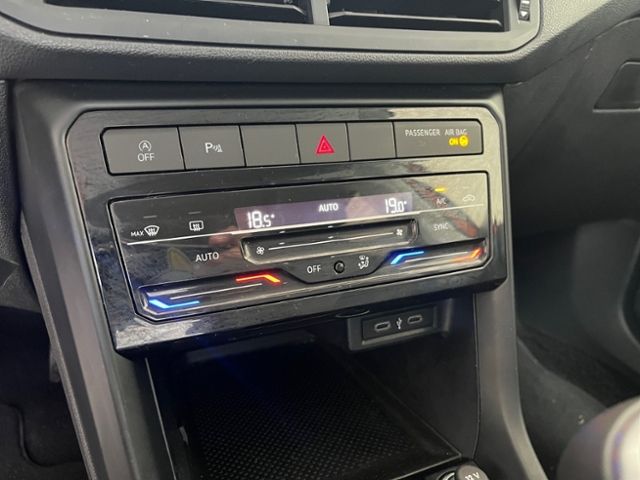 Fahrzeugabbildung Volkswagen T-Cross 1.0 TSI LIFE APP-CONNECT ACC GJR