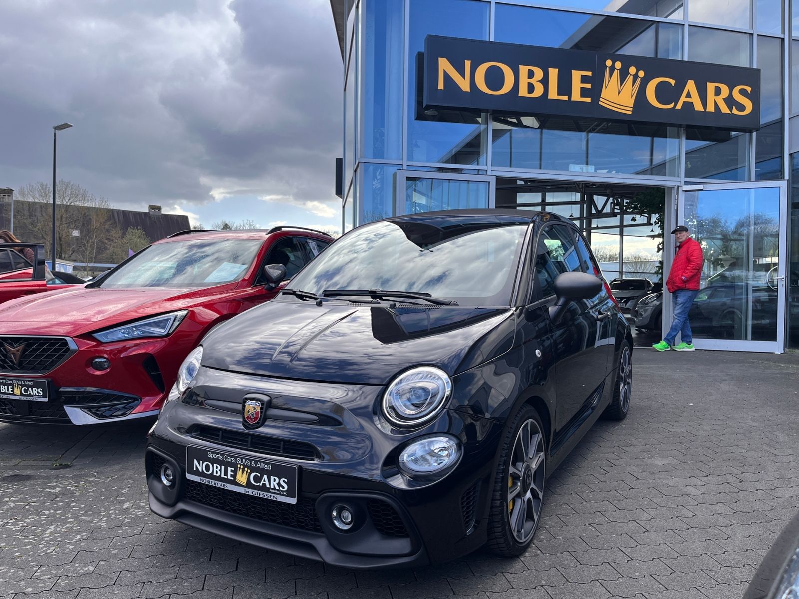 Fahrzeugabbildung Abarth 695C Cabrio KLIMA NAV BEATS LEDER