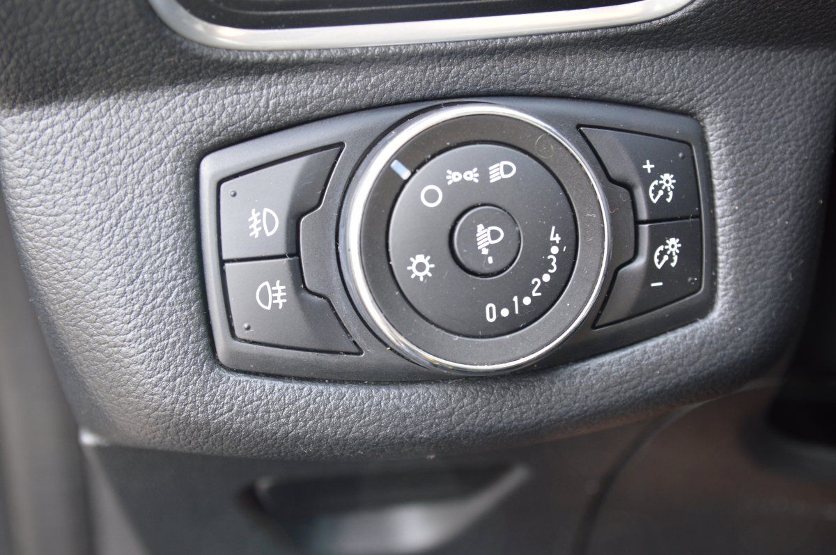 Fahrzeugabbildung Ford B-MAX   Titanium Navi Wintepaket Alu