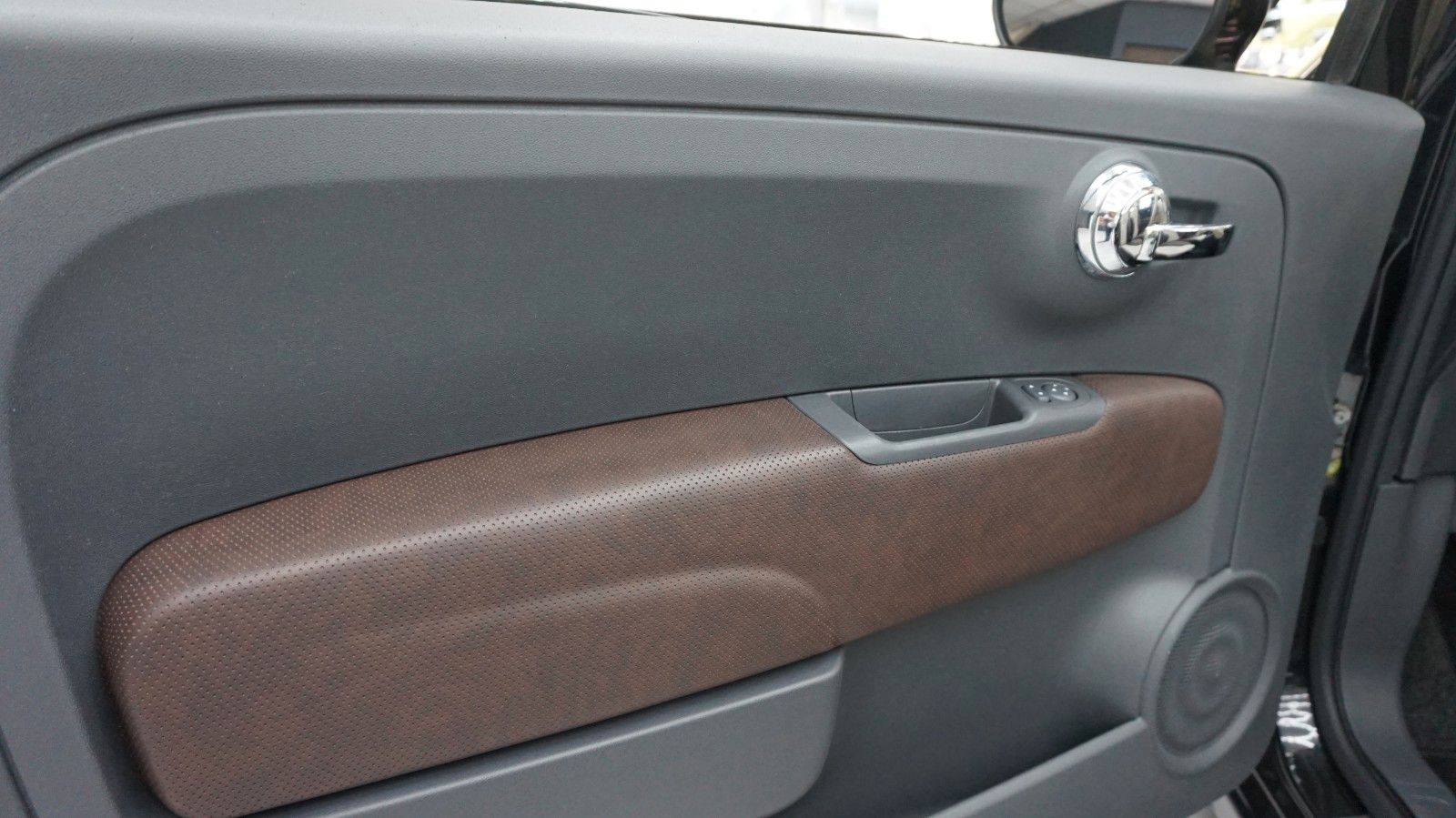 Fahrzeugabbildung Fiat 500 Lounge Cabrio  Scheckh. gepfl. TÜV neu