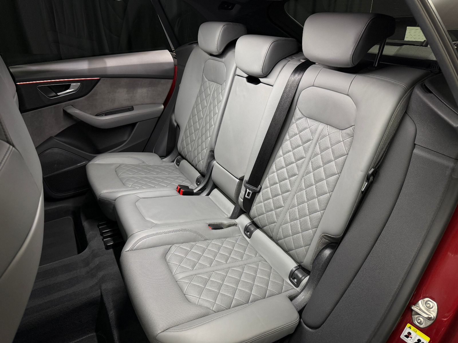 Fahrzeugabbildung Audi SQ8 4.0 TDI quattro|3D BANG&OLUFSEN|RS-SITZE|AHK