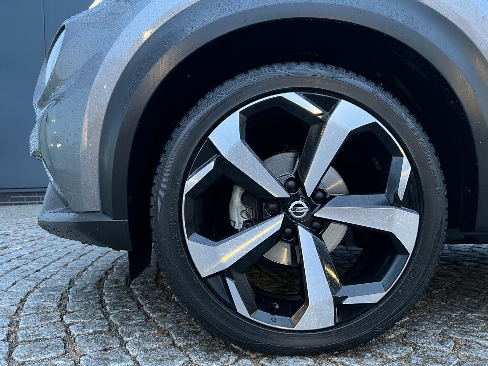 Fahrzeugabbildung Nissan Juke Tekna 1.0 DIG-T Automatik *BOSE, LED, 19" L
