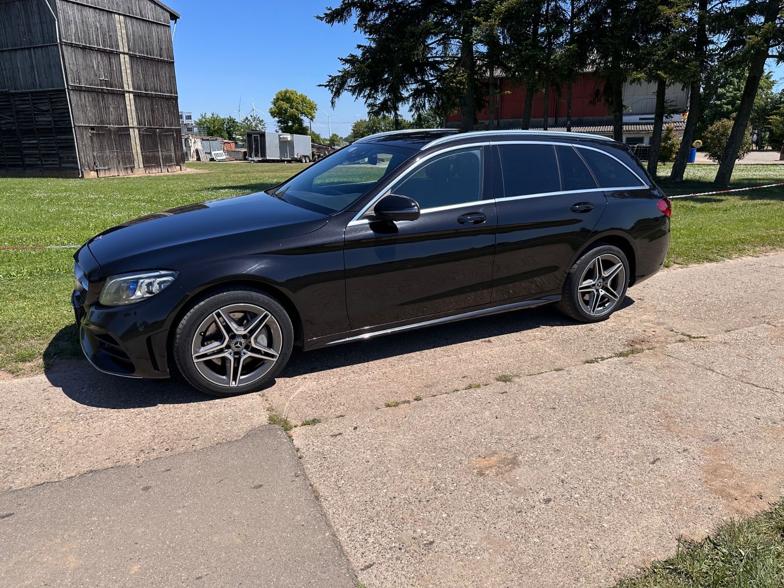 MERCEDES-BENZ C 300 d 4MATIC T Autom. / AMG Ausstattung