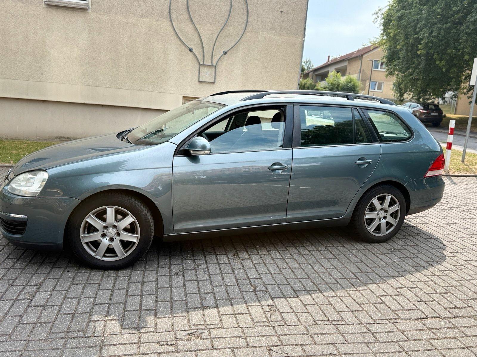 Volkswagen Golf 2009 — rear view