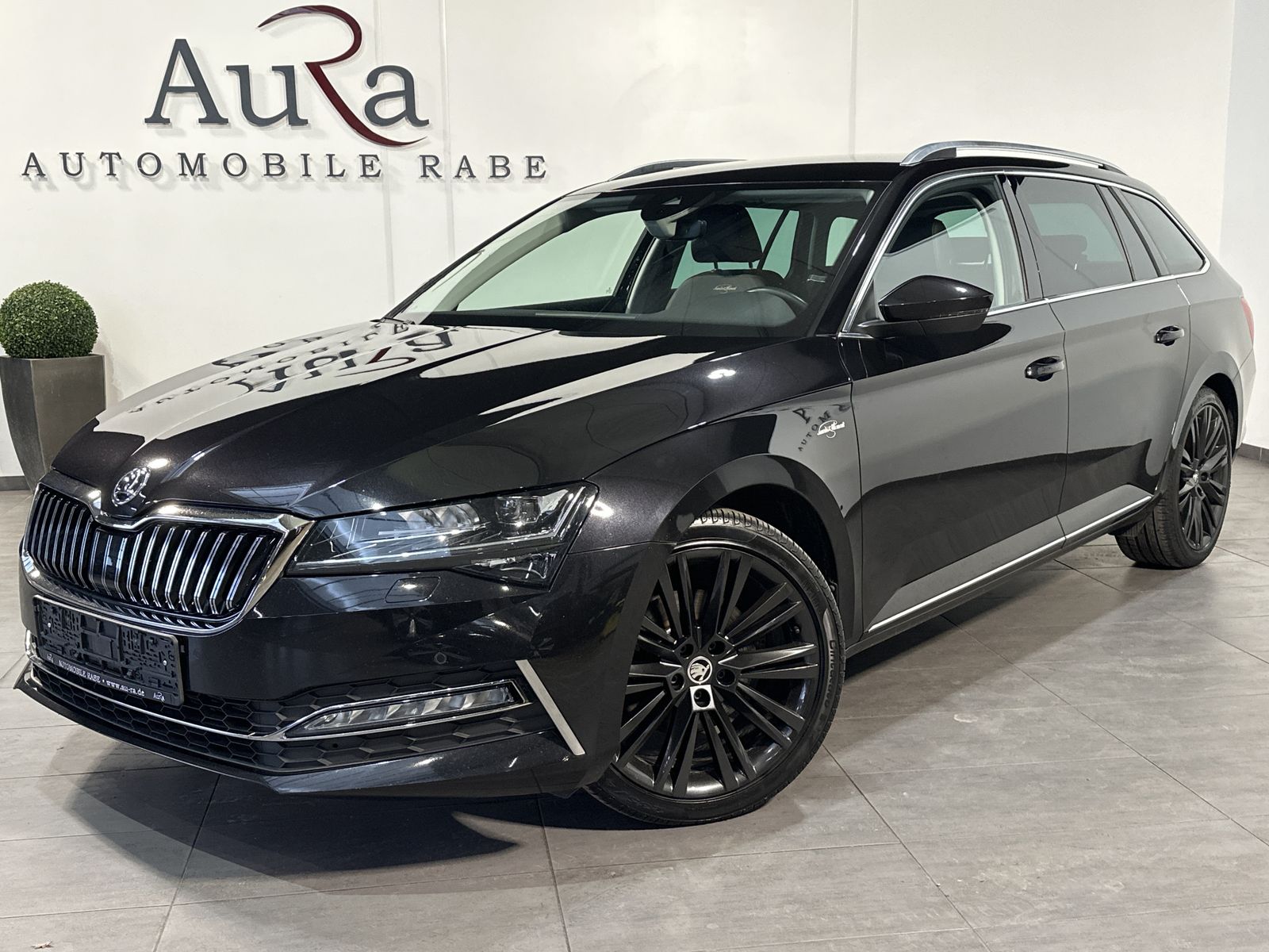 Fahrzeugabbildung SKODA Superb Combi 2.0 TSI DSG L&K NAV+LED+KAM+19ZO+VC