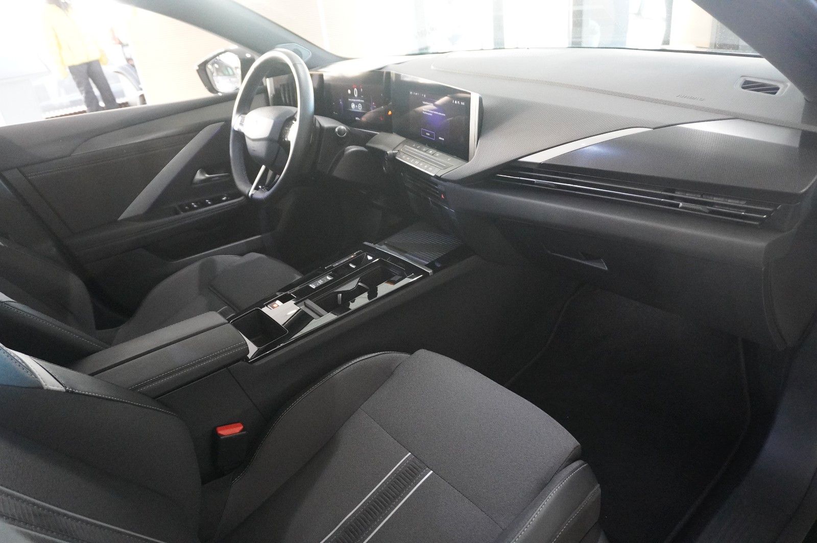 Fahrzeugabbildung Opel Astra L ST 1.2T GS SPORT NAVI/LED/360°/SPORT/DAB