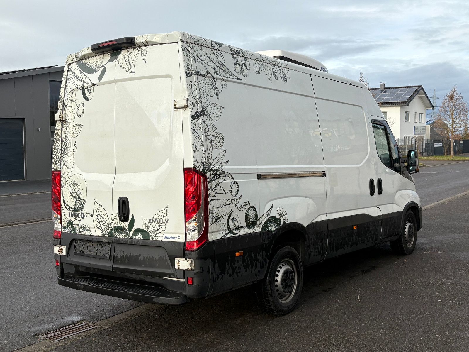 Fahrzeugabbildung Iveco Daily Kasten HKa 35 S ... V Radstand 3520 L/3-SI