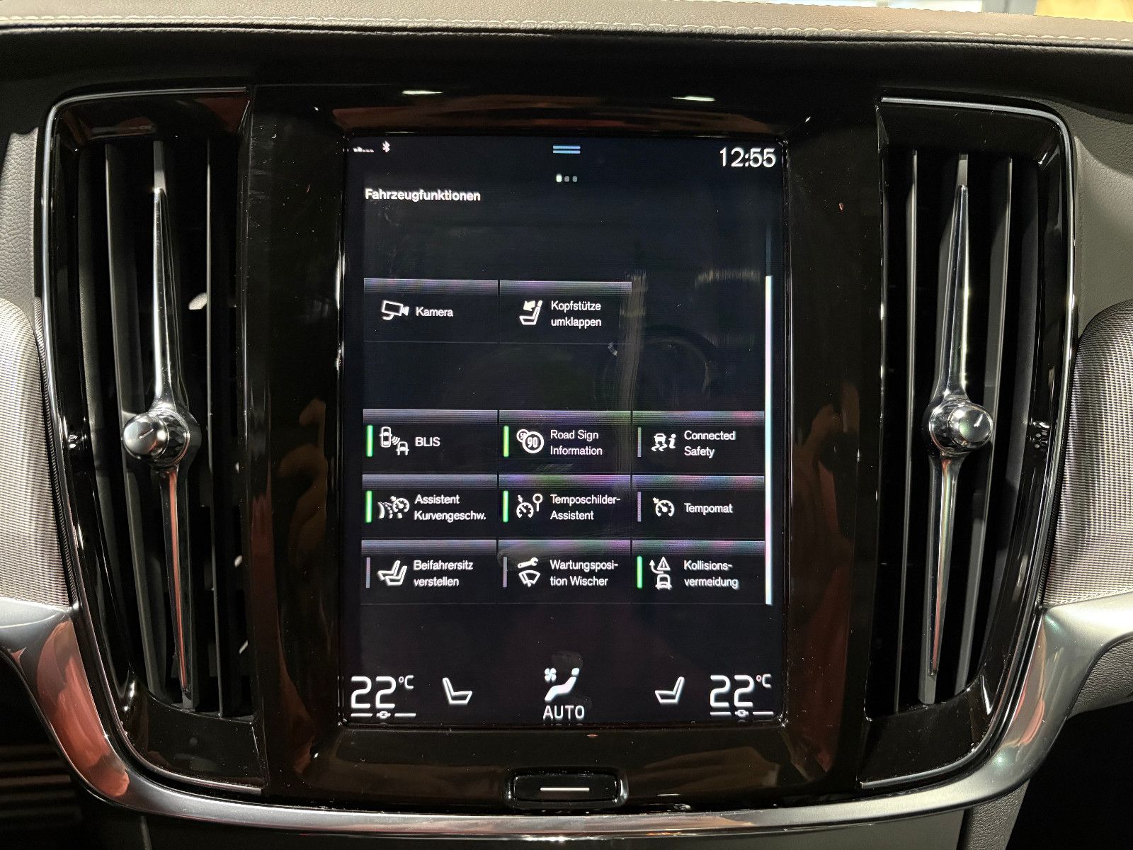 Fahrzeugabbildung Volvo V90 Kombi R Design Recharge Plug-In Hybrid AWD/