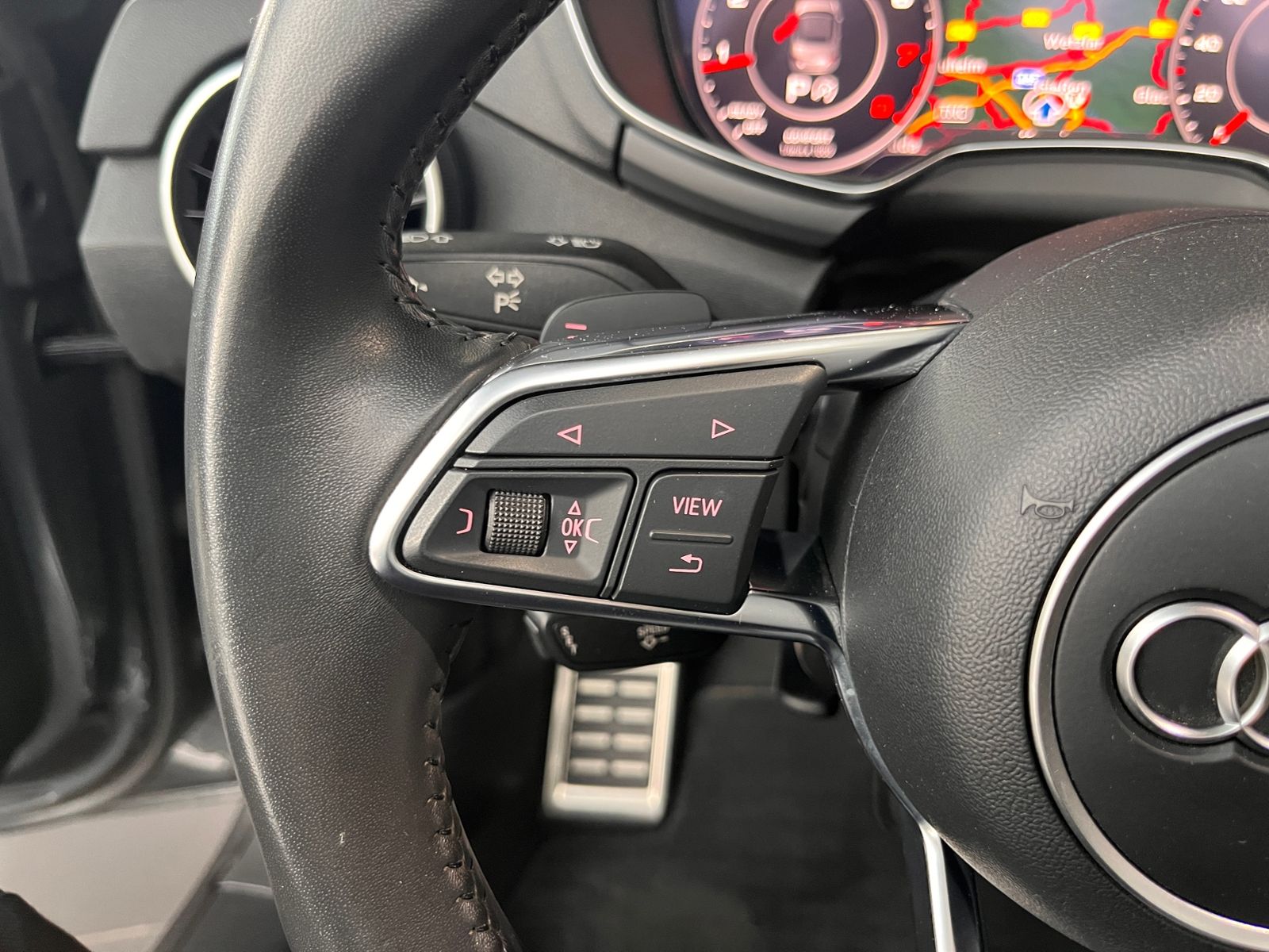 Fahrzeugabbildung Audi TT Roadster  45 TFSI quattro S line S tronic LED