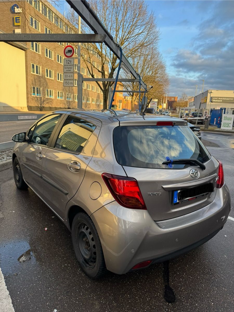TOYOTA Yaris