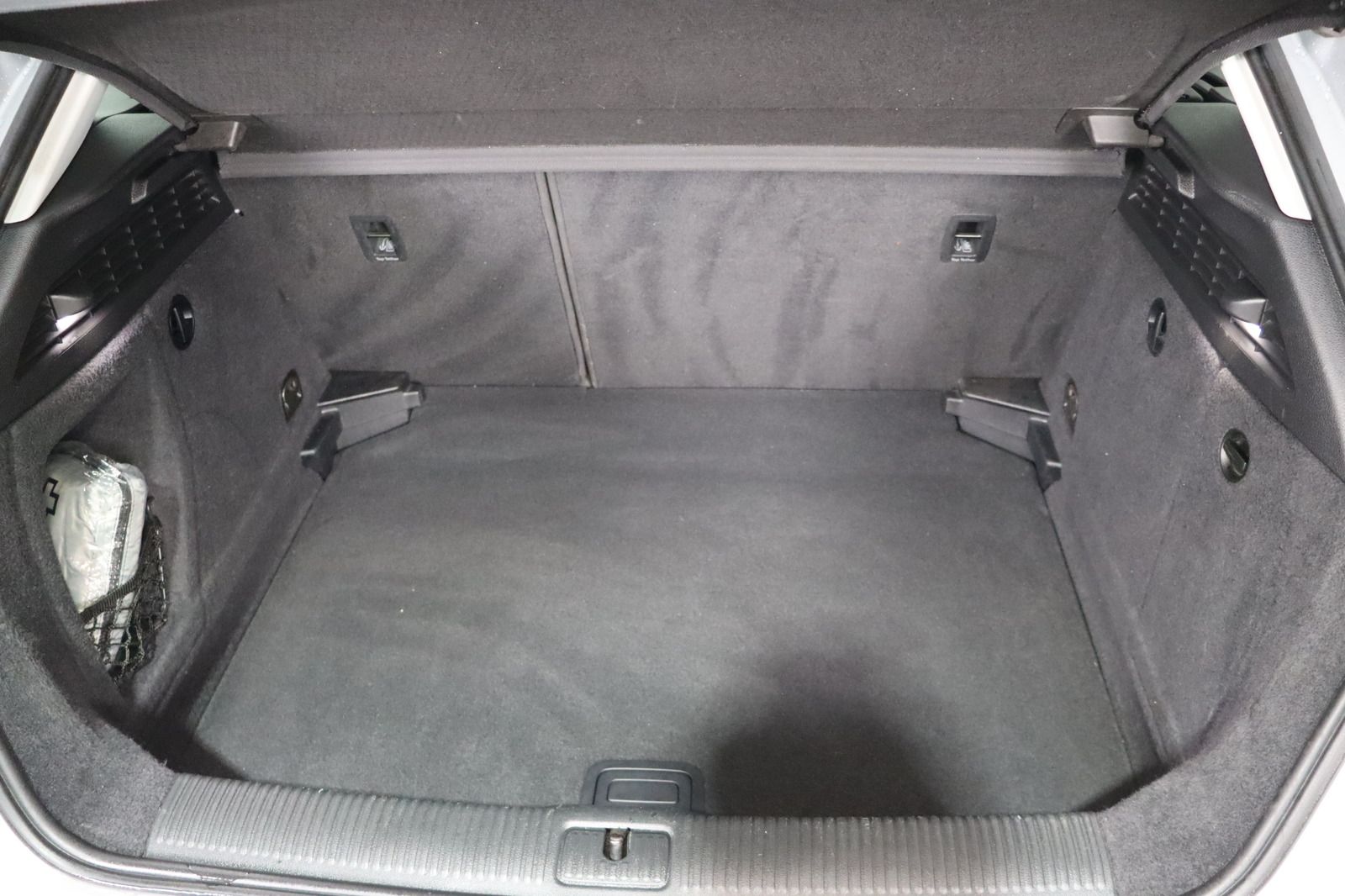 Fahrzeugabbildung Audi A3 1.4 TFSI Ambiente Sportback * Navi * Bi-Xenon