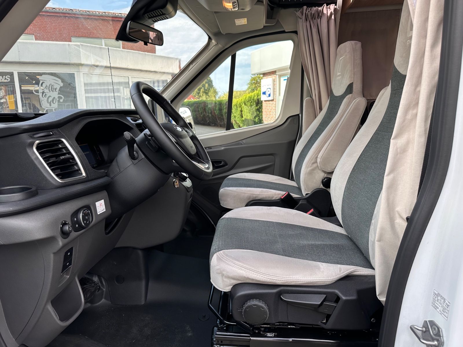 Fahrzeugabbildung Challenger 337 GA Etape Edition M25 Automatik Arctic-Paket
