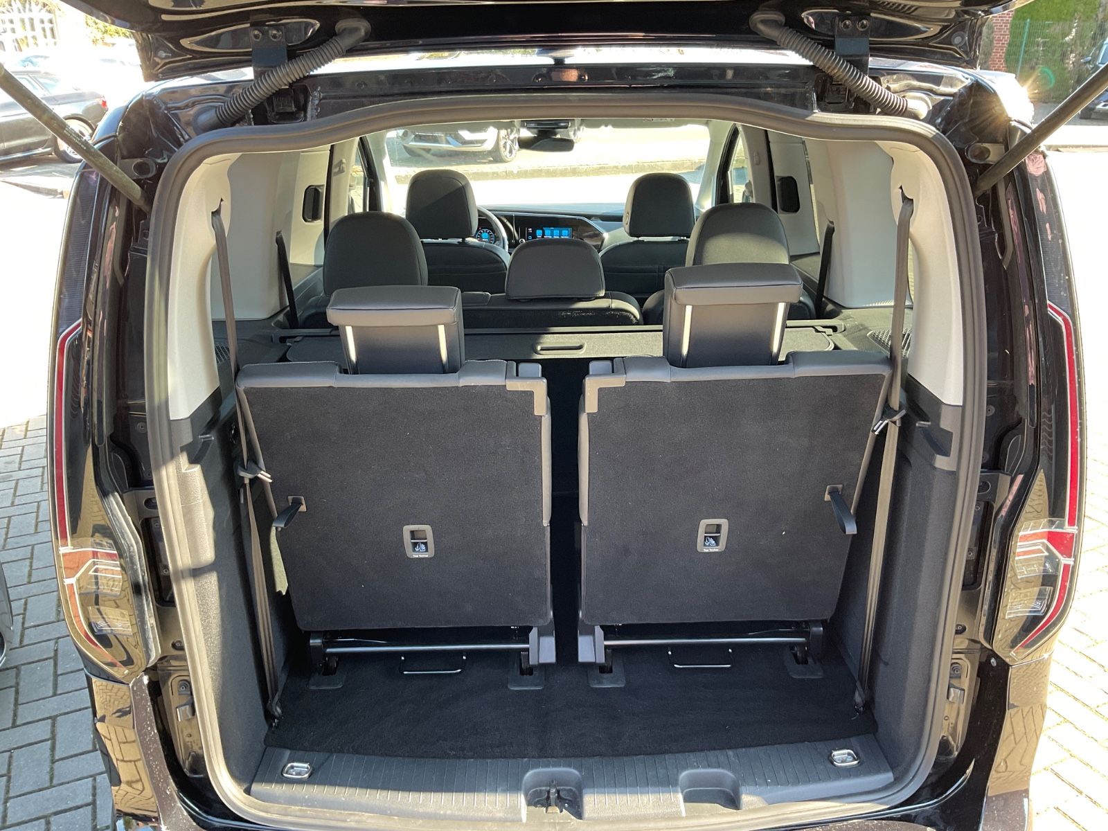 Fahrzeugabbildung Volkswagen Caddy 2,0TDI DSG Style,7Sitze,LED,Panorama,ACC
