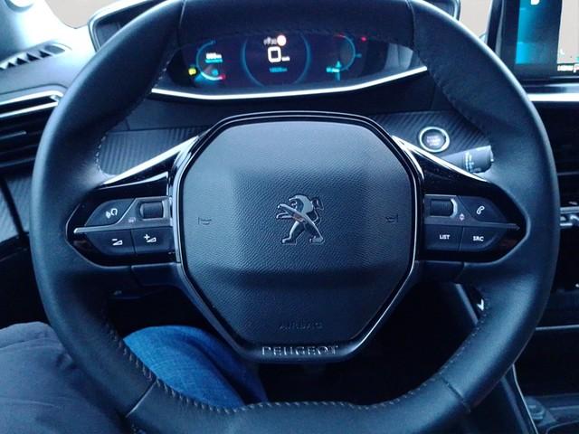 Peugeot 2008 Allure Pack 1.2 PureTech 130 LED Apple CarP