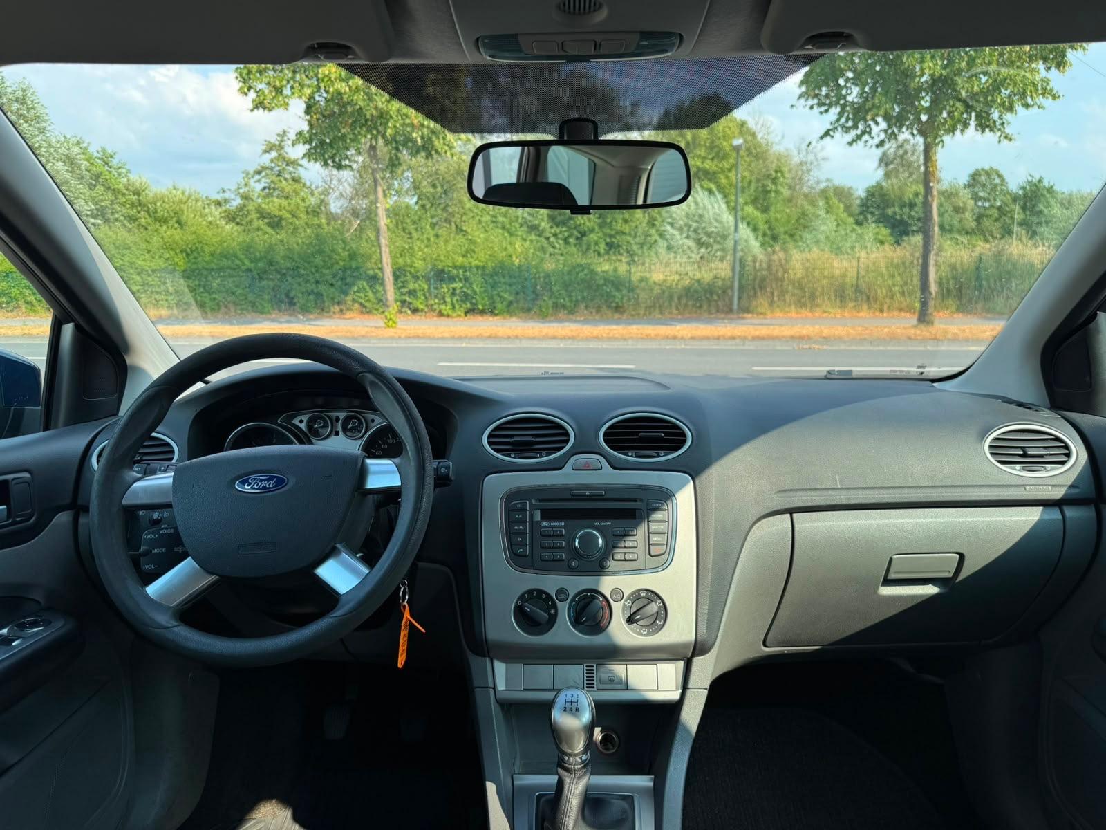 Ford Focus 2009 — photo 11