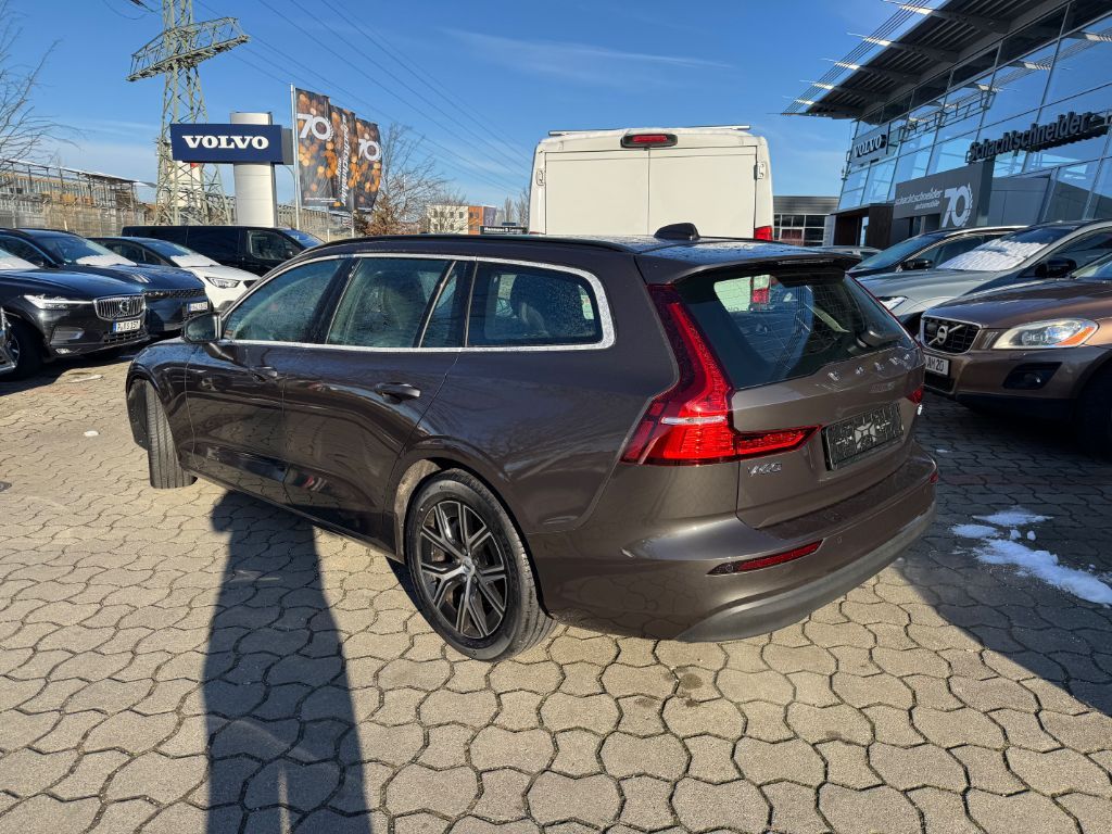 Fahrzeugabbildung Volvo V60 B3 B DKG Core+ACC+Kamera+LED