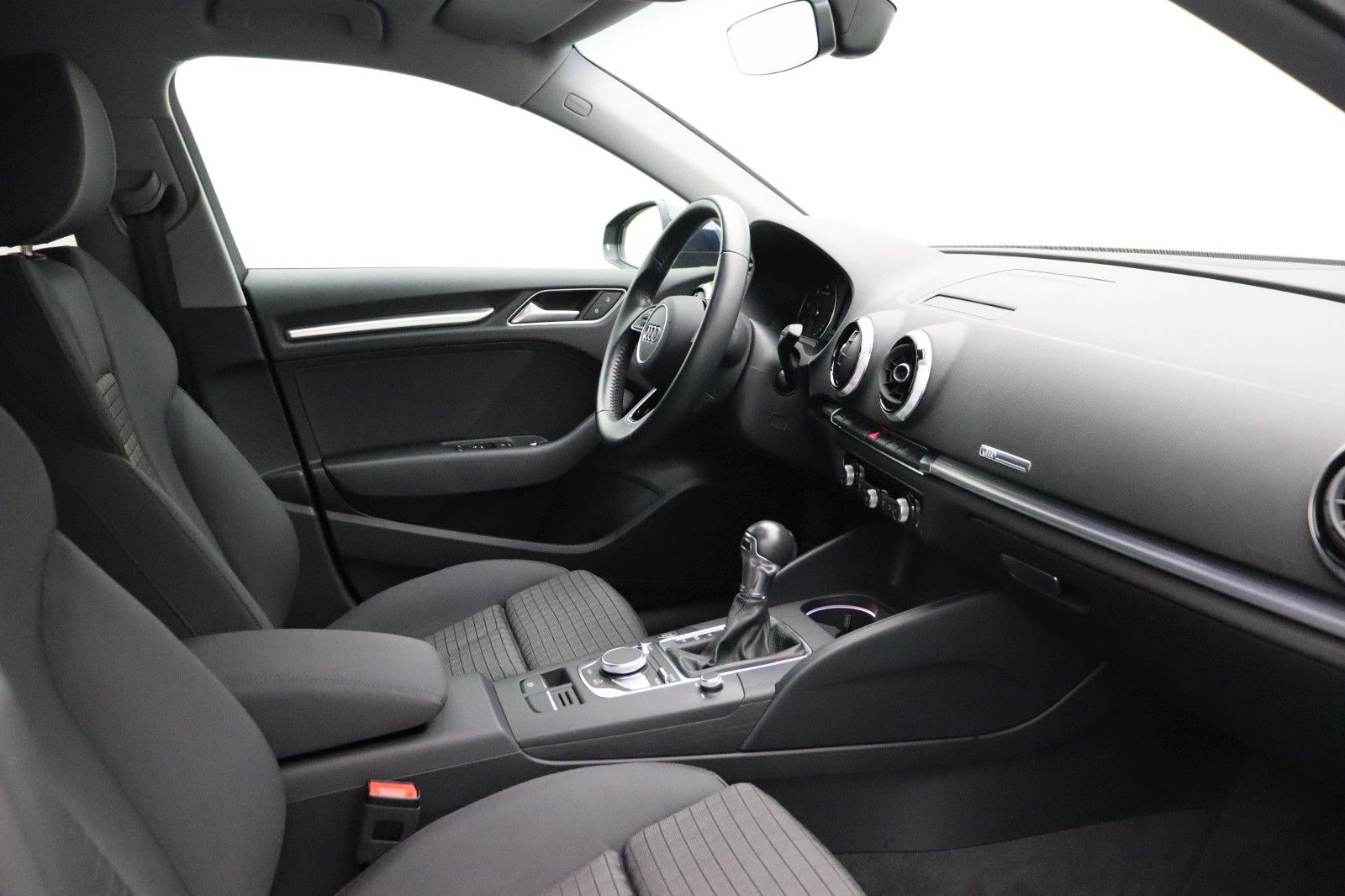 Fahrzeugabbildung Audi A3 Sportback 30 TDI sport Navi LED Sound-System