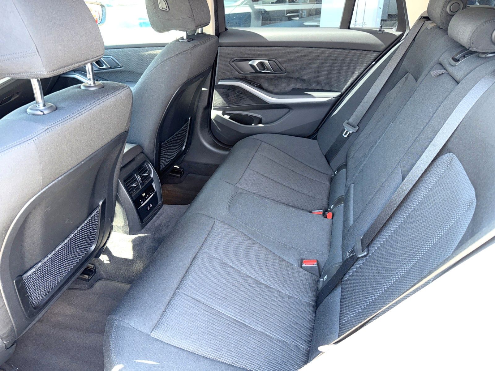BMW 320 d Touring xDrive Advantage SITZH CARPLAY foto 15