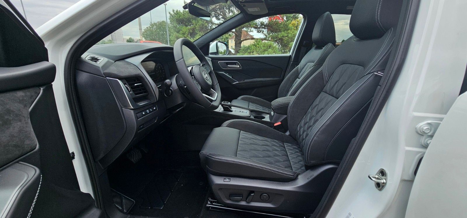 Fahrzeugabbildung Nissan Qashqai 1.3 MHEV Tekna+ PANO+HUD+BOSE+SHZ