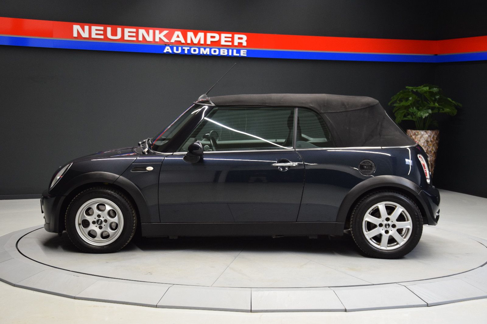 Fahrzeugabbildung MINI One Cabrio Pepper Klima Sitzheizung PDC 2. Hand