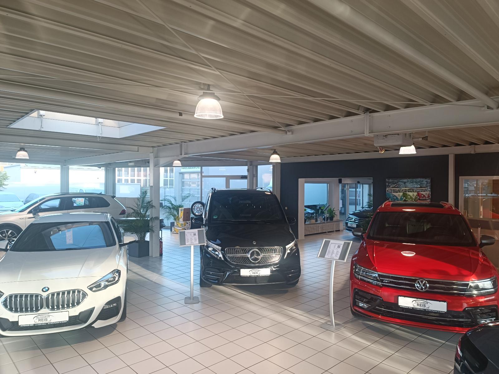 showroom-image-bottom