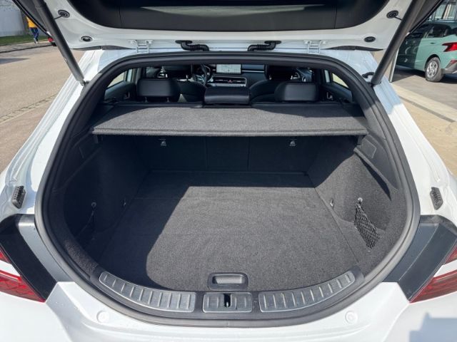 Fahrzeugabbildung Genesis G70 Shooting Brake 2.2D RWD Sport Sportpaket Nav