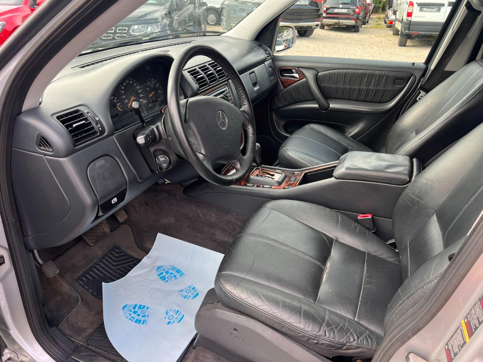 Mercedes-Benz ML270 2004 — photo 9